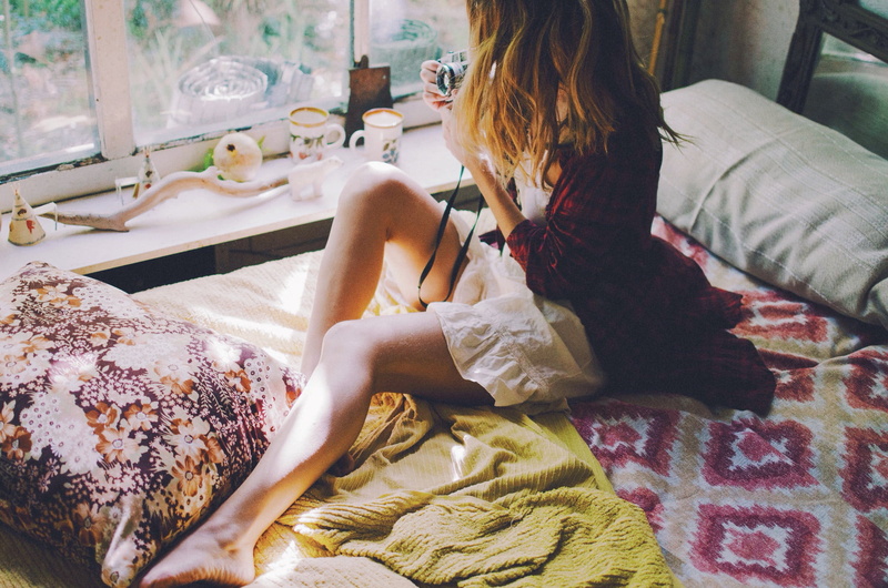indoors, bed, Chill Out, duvet, barefoot, long hair, lifestyles, young women, young adult, in bed, beautiful woman, legs, lying down, home interior, hair