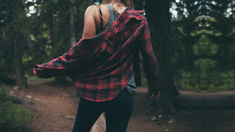 crisromagosa, 1080P, adult, casual clothing, woodland, land, clothing, women outdoors, landscape, solitude, pine tree, standing, day, focus on foreground