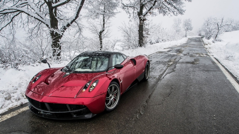 road, outdoors, tree, motor vehicle, Pagani Huayra, day, winter, stationary, transportation, city, red cars, red, huayra, nature, mode of transportation