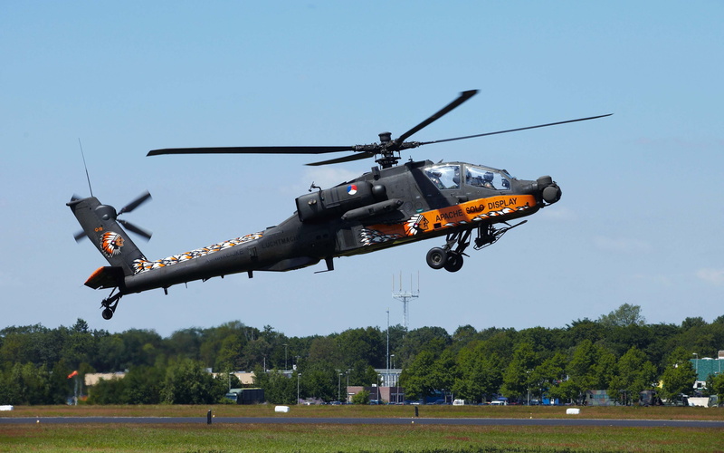 clear sky, propeller, people, AH-64, military, Apache, air vehicle, flying, nature, motion, operated, combat, two people, since the mid-1980s, transportation