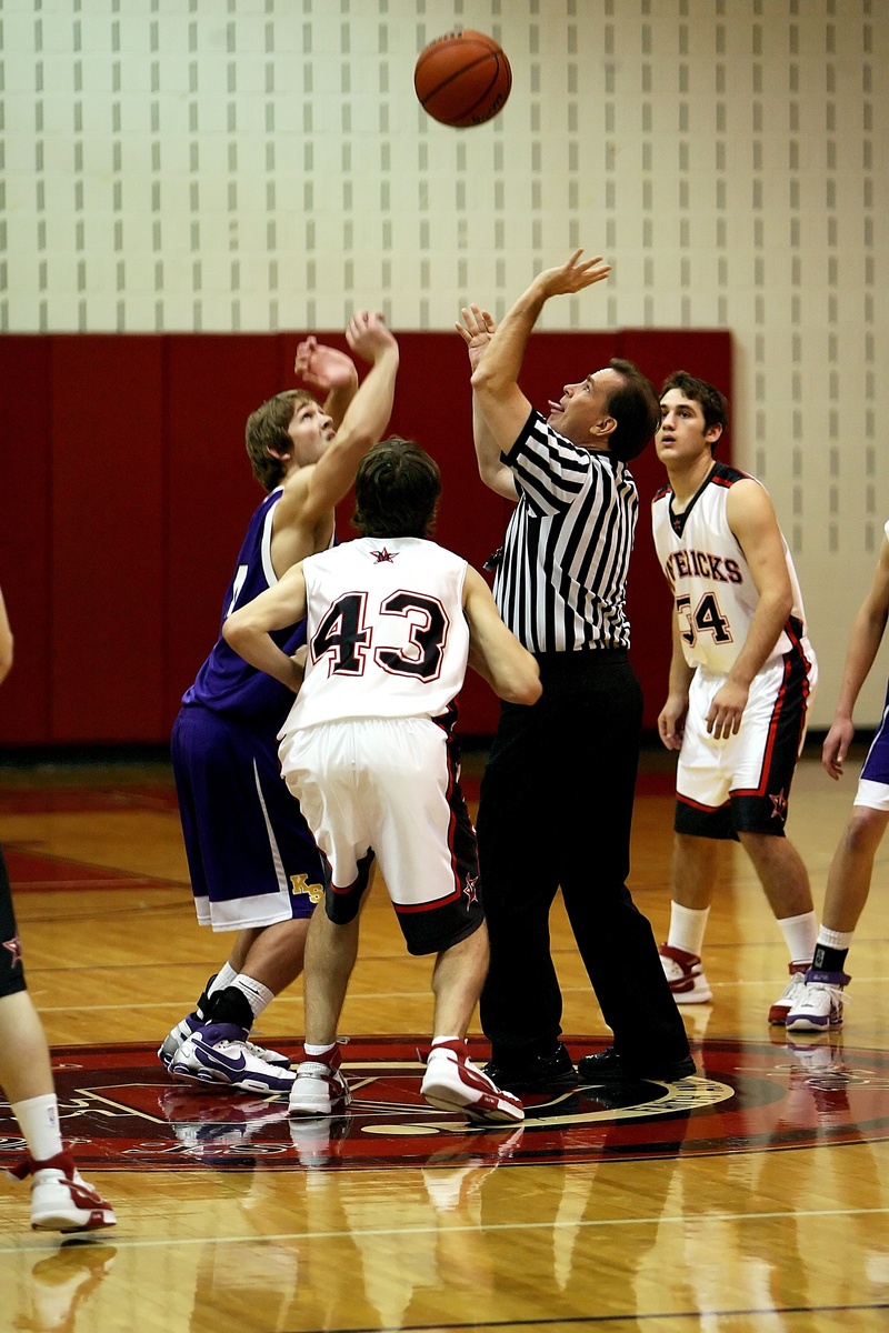 indoors, basketball - ball, education, lifestyles, full length, ball, sportsman, basketball uniform, team, player, sports official, basketball player, competition