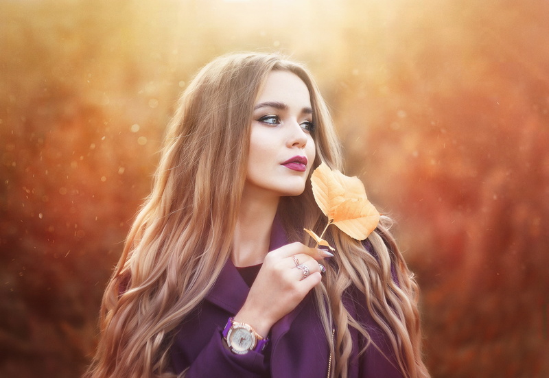 young adult, long hair, 2K, glamour, blonde, hair, young women, purple clothing, women outdoors, beautiful people, eating, adult, hairstyle, fall, leaves