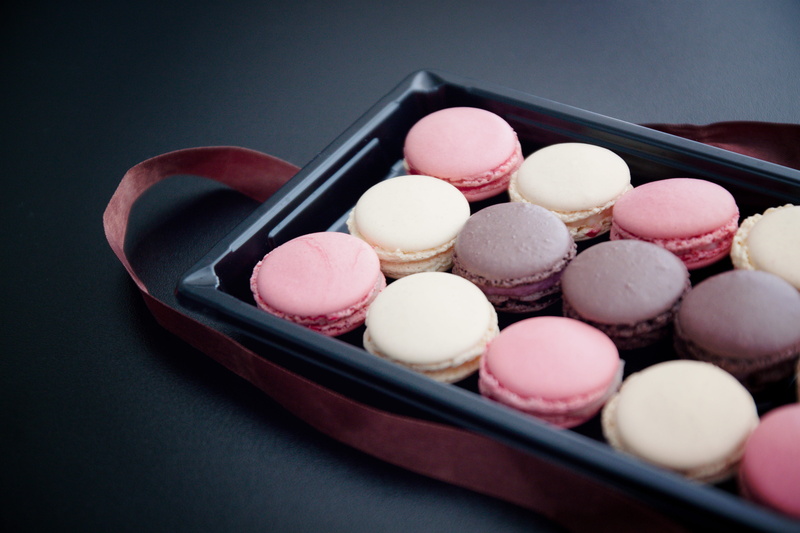 package, indulgence, high angle view, food and drink, macarons, freshness, ribbon, box - container, black, studio shot, 4K, box, choice, container, large group of objects