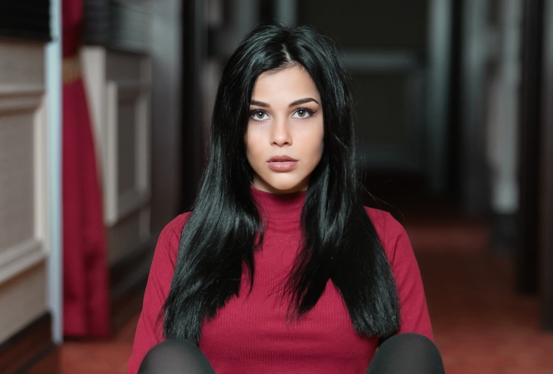looking at camera, brown eyes, beauty, hairstyle, young adult, one person, headshot, long hair, young women, women, lifestyles, focus on foreground, brunette