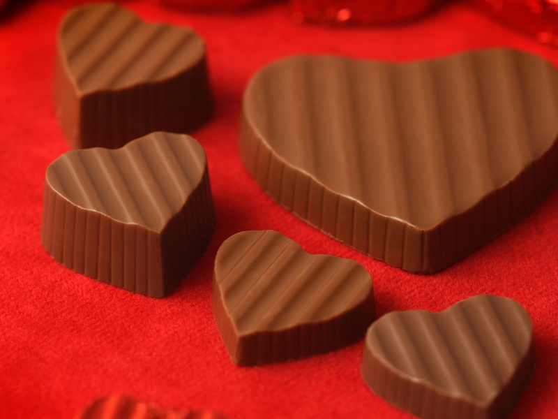food And Drink, 720P, backgrounds, chocolate Candy, red, indulgence, large group of objects, snack, close-up, refreshment, wood - material, paper, five