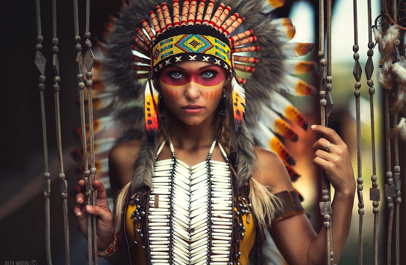 hairstyle, woman, young adult, lifestyles, adult, clothing, beautiful woman, front view, leisure activity, one person, native, young women, american, real people