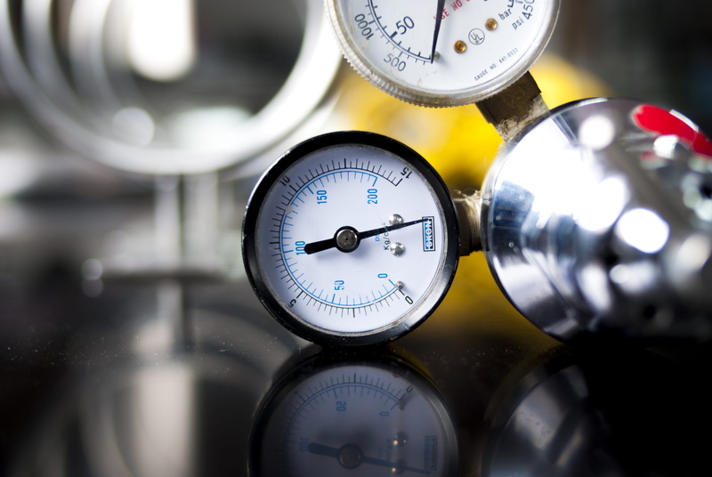 selective focus, transparent, studio shot, oxygen, close-up, industry, still life, dial, instrument of measurement, caliber, number, machinery, equipment