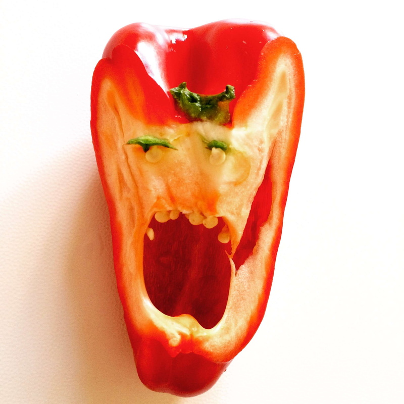 studio shot, indoors, bell pepper, pepper, cross section, mostro, pepper - vegetable, peperone, single object, paprika, food and drink, vegetable, rosso