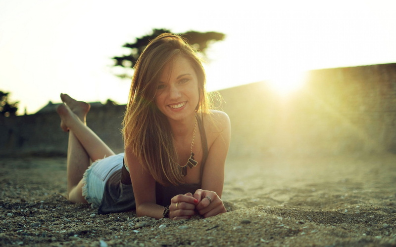 feet, pants, smiling, sun, rays, hot pants, 1080P, sun rays, woman, hot
