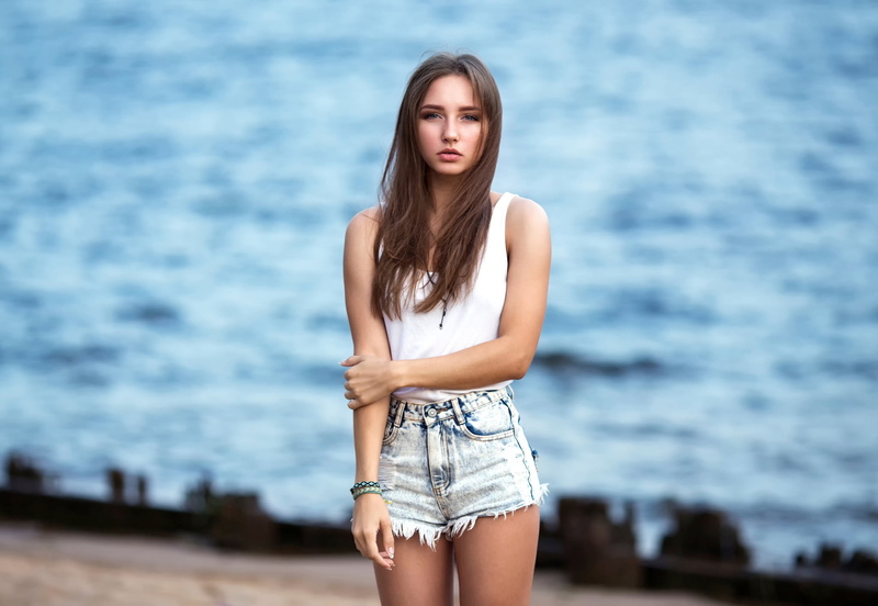 t-shirt, young adult, hair, beautiful woman, portrait, young women, one person, three quarter length, sea, casual clothing, focus on foreground, Olivia