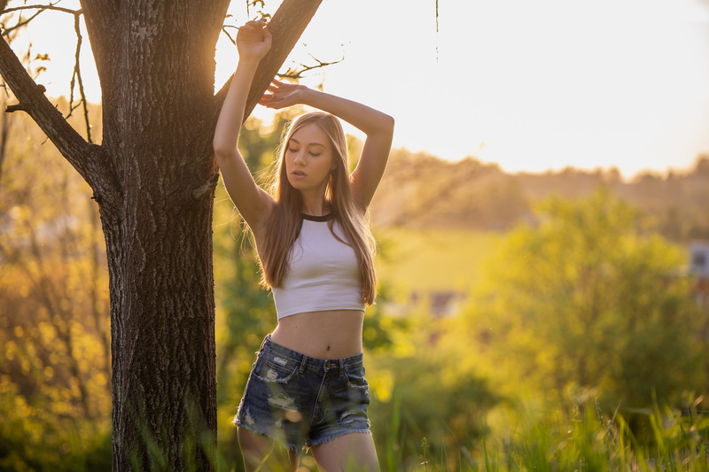 1080P, closed eyes, model, portrait, women, blonde, jean shorts, open mouth, belly, hot pants, arms up, outdoors, white tops