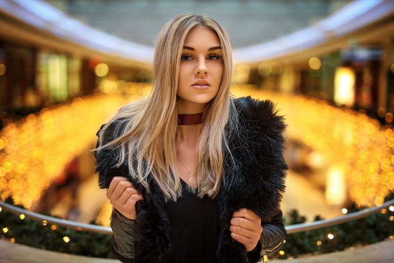 1080P, young adult, looking at camera, warm clothing, fur, front view, leisure activity, choker, architecture, beauty, lifestyles, hairstyle, depth of field