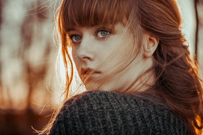 young women, hairstyle, young adult, portrait, beauty, lifestyles, looking at camera, outdoors, sweater, adult, hair, human face, women, model, contemplation