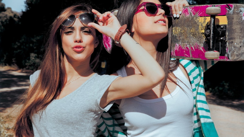 young women, lifestyles, beauty, hair, portrait, leisure activity, people, 720P, hairstyle, long hair, fashion, sunglasses, women, glasses, outdoors, teenager