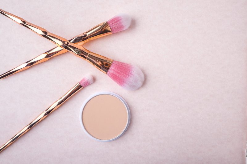 studio shot, cosmetics, make up, make-up brush, unicorn brush, females, 4K, beauty product, fashion, pink, make-up, beauty, still life, copy space, white background