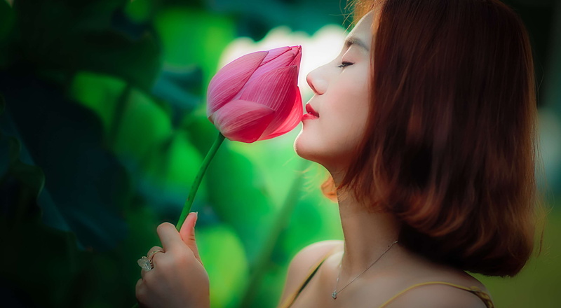 nature, 4K, background, fresh, beautiful eyes, emotion, one person, adult, shir, natural, hide, long coat, headshot, field, beauty, red, dreaming, blooming