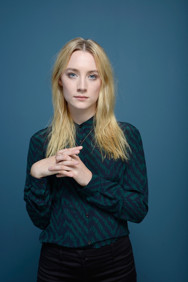portrait, colored background, indoors, 1080P, blue background, beautiful woman, long hair, women, blonde, blond hair, beauty, hair, fashion, blue, human hair