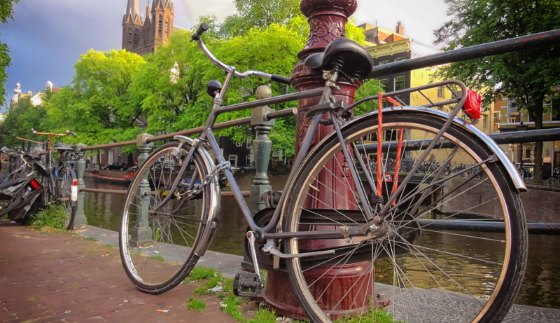parking, land vehicle, city, fixie, Bike, Channel, channel, no people, outdoors, nature, mode of transportation, architecture, gray, stationary, old bike