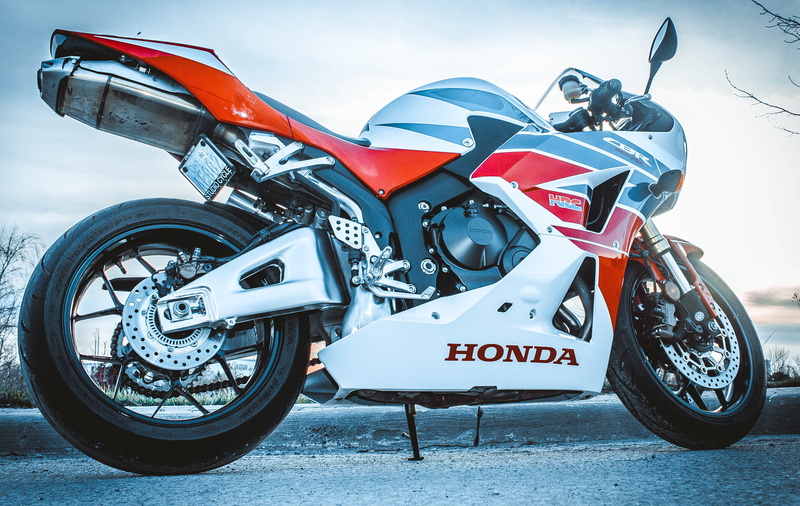 spoke, land vehicle, sports race, sportbike, motorcycle, vehicle, day, sports helmet, headwear, nature, luxury, orange, tire, helmet, 4K, logo, outdoors