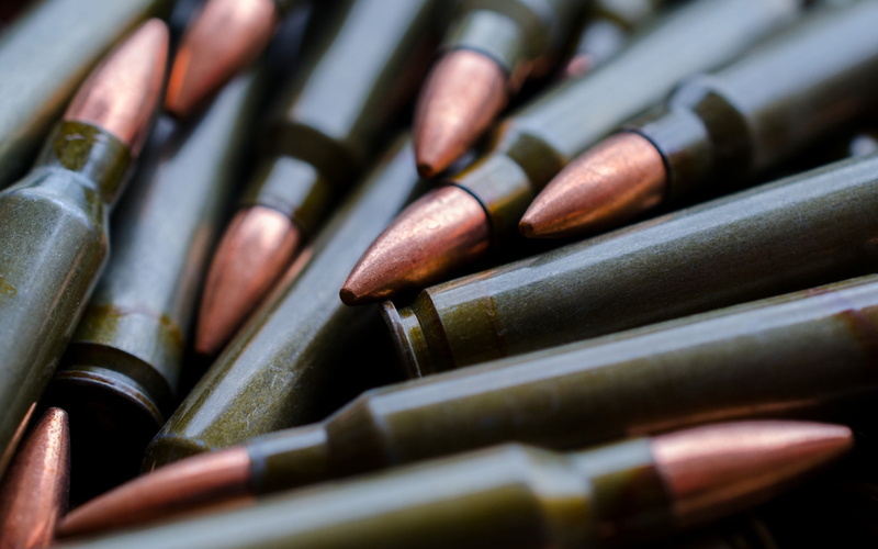 2K, war, shooting a weapon, red nose, abundance, gun, security, rifle, large group of objects, ammunition, in a row, weapon, Bullet, no people, communication