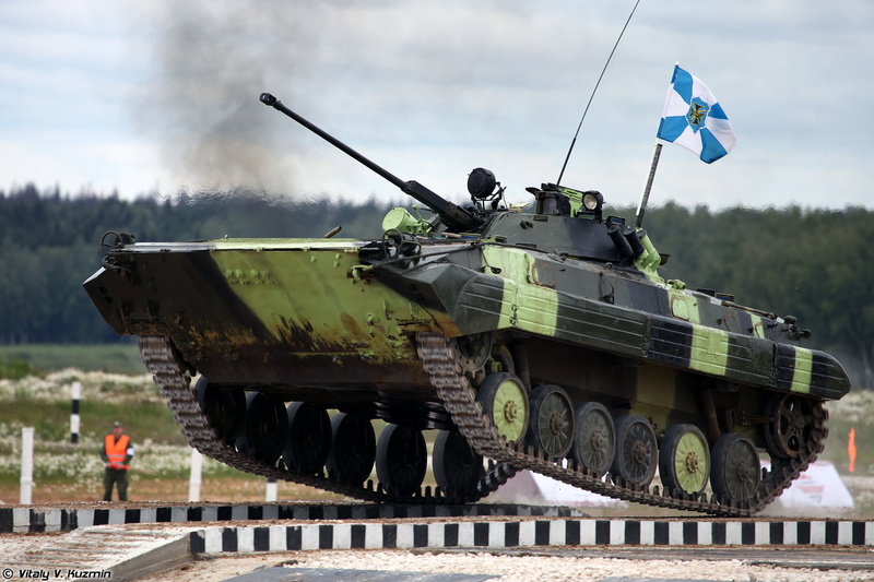 army soldier, armored tank, outdoors, black, flag, armed forces, Jump, Combat, patriotism, green, 1080P, army, weapon, sky, fighting, Tank biathlon, day