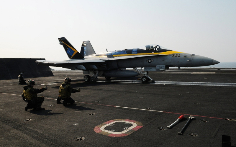 military, airport runway, side view, aircraft carrier, military airplane, aircraft, stationary, 1080P, F/A-18 Hornet, sailor, air force, airplane, fighter plane