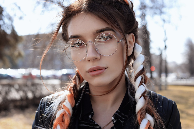 beautiful woman, one person, Dua Lipa, teenager, nature, women, beauty, 2K, front view, focus on foreground, depth of field, close-up, hairstyle, women with glasses