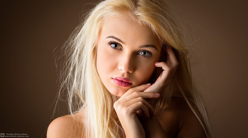 body part, 720P, hairstyle, black background, looking at camera, face, blond hair, finger, simple background, human body part, long hair, fashion, human face