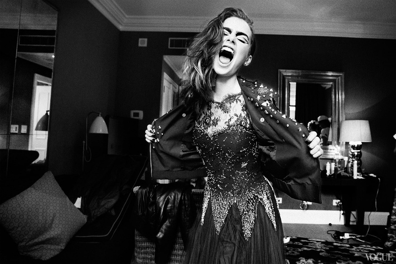 720P, crying, monochrome, women, Lily Collins, celebrity