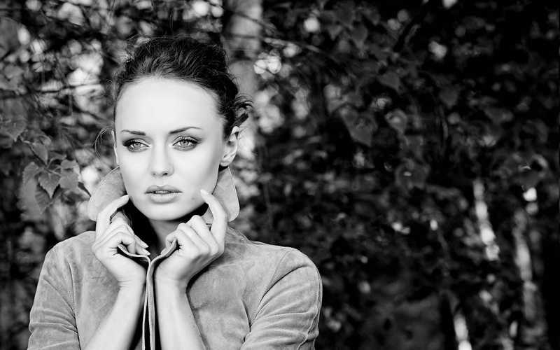 monochrome, 720P, women outdoors, jacket, women, Laura Haddock, actress