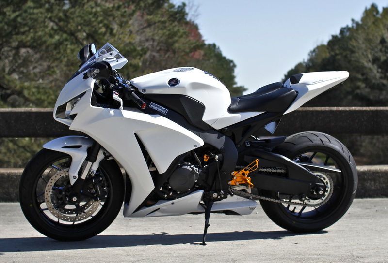 cbr1000rr, outdoors, city, mode of transportation, stationary, wheel, 1080P, close-up, honda, motor scooter, street, sunlight, scooter, day, road, motorcycle