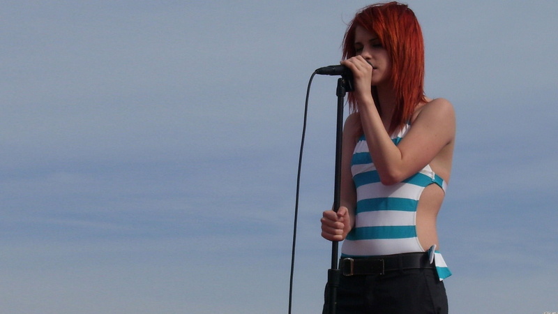 young women, blue, long hair, waist up, 1080P, young adult, sky, beautiful woman, adult, Hayley Williams, women, three quarter length, teenager, standing