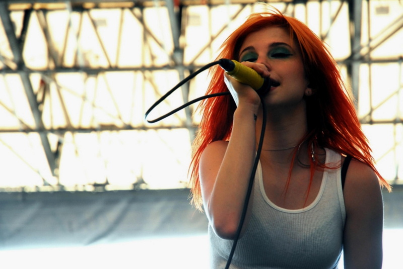 long hair, redhead, leisure activity, 2K, eating, Hayley Williams, hair, young women, hairstyle, beauty, lifestyles, green eyes, women, young adult, beautiful woman