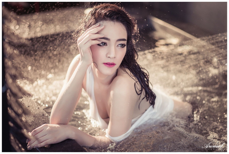focus on foreground, Asian, innocence, Thailand, looking at camera, hairstyle, portrait, leisure activity, 1080P, young adult, lifestyles, hair, one person