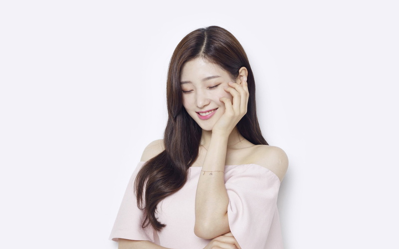 girl, cut out, cute, bangs, beautiful woman, ioi, women, one person, happiness, adult, studio shot, teenager, kpop, contemplation, hair, front view, smiling