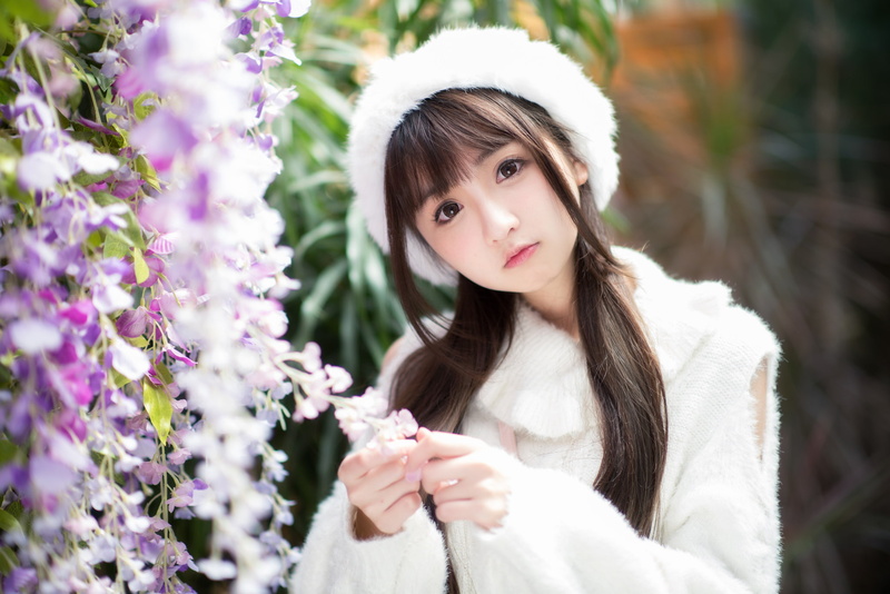 leisure activity, hairstyle, 1080P, flower, real people, purple, front view, long hair, Asian, beautiful woman, looking at viewer, outdoors, beauty, one person