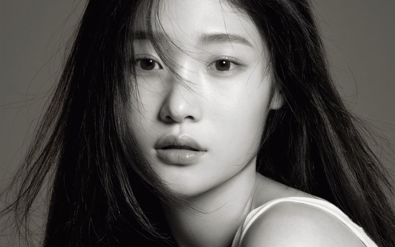 females, chaeyeon, long hair, depression - sadness, hairstyle, bw, real people, indoors, women, kpop, young women, headshot, human face, one person, child