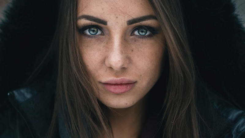 1080P, teenager, black background, human body part, looking at camera, women, freckles, hairstyle, one person, brown hair, long hair, adult, young women