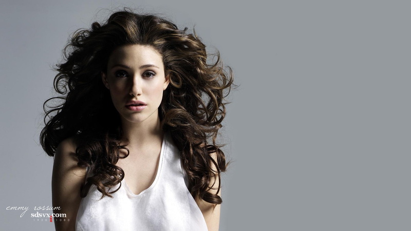 brown hair, gray background, front view, hairstyle, looking at camera, hair, indoors, headshot, one person, beautiful woman, Emmy Rossum, copy space, curly hair