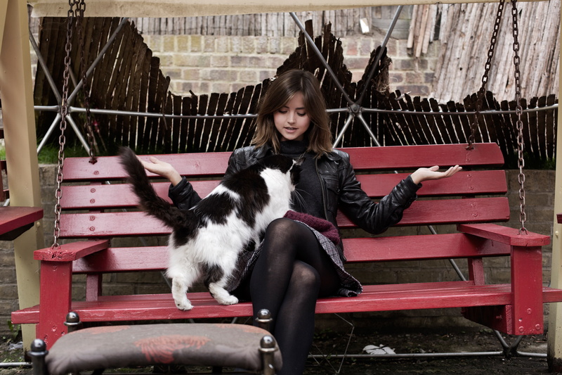 bench, actress, Yakub Merchant, brunette, swing, Jenna Coleman, 4K, cat