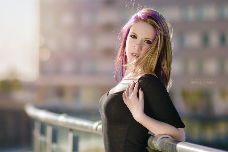outdoors, one person, T shirt, teenager, real people, standing, hair, Piercing, young women, looking at camera, focus on foreground, young adult, Depth Of Field