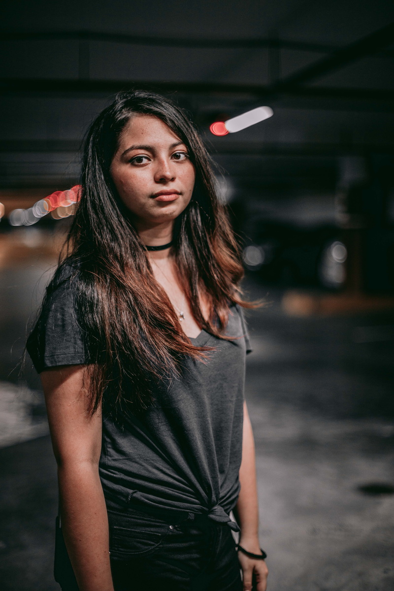 young adult, grey, shirt, looking, front view, leisure activity, real people, beautiful woman, girl, focus on foreground, women, 5K, pretty, lifestyles