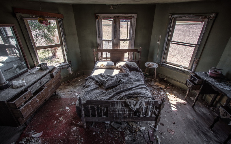 room, messy, windows, demolished, window, deterioration, old, ruined, no people, decline, run-down, house, domestic room, home interior, day, bed, damaged