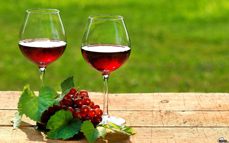 wood - material, wine, healthy eating, drink, green color, red wine, grapes, food, freshness, refreshment, red, food and drink, leaves, wineglass, alcohol