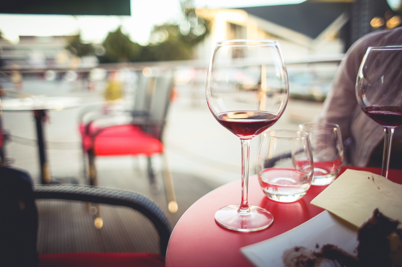 no people, close-up, setting, drinking Glass, indoors, luxury, Wine, drinking, business, red, absence, transparent, table, focus on foreground, 5K, restaurant