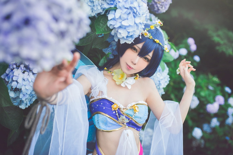 pose, style, smile, blue hair, portrait, face, fabric, summer, the dark background, fantasy, background, wreath, bangs, girl, character, costume, hydrangea