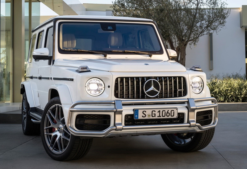 transportation, car, 720P, mode of transportation, plant, city, stationary, tree, mercedes-benz, road, vintage car, land vehicle, no people, day, motor vehicle