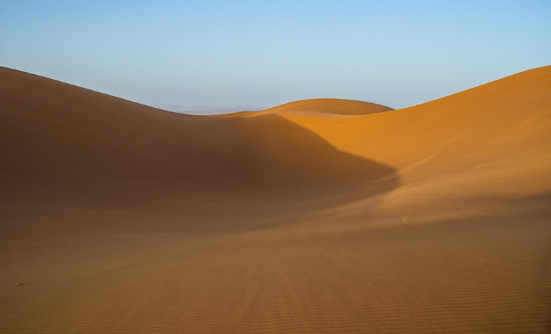 dune, 2K, erg chebbi, no people, tranquil scene, morocco, sand dune, beauty in nature, semi-arid, remote, day, climate, nature, landscape, sand, tranquility