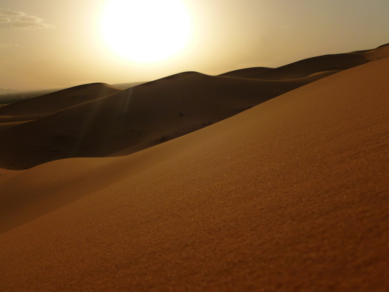 sun, horizon, erg chebbi, sand, desert, sand dune, sahara, sunlight, arid climate, tranquility, 4K, landscape, environment, beauty in nature, sunset, daytime