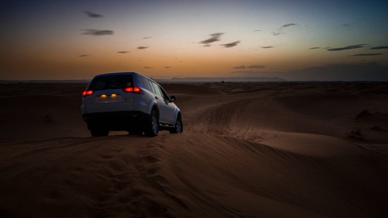 desert, sky, daytime, mode of transportation, dune, land vehicle, 4K, arid climate, nature, night, dust, sports utility vehicle, jeep, trail, road, suv
